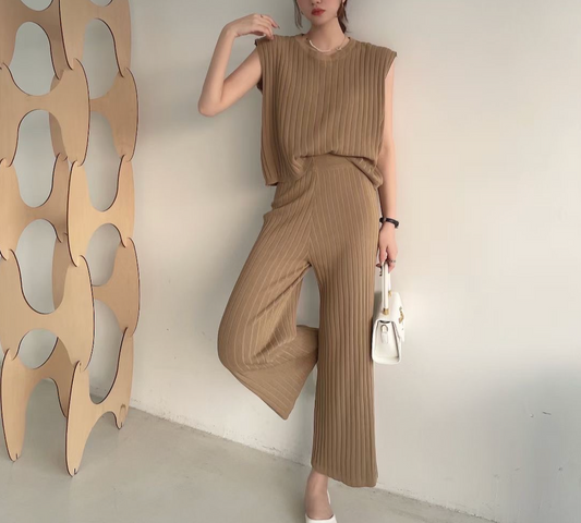 フレンチスリーブ×ロングパンツ リブニットセットアップ 男ウケ抜群の夏デート服