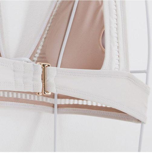 【男ウケ水着】深めVネック白シンプルビキニ | エロい格好・男モテ水着・セクシーな水着姿におすすめ