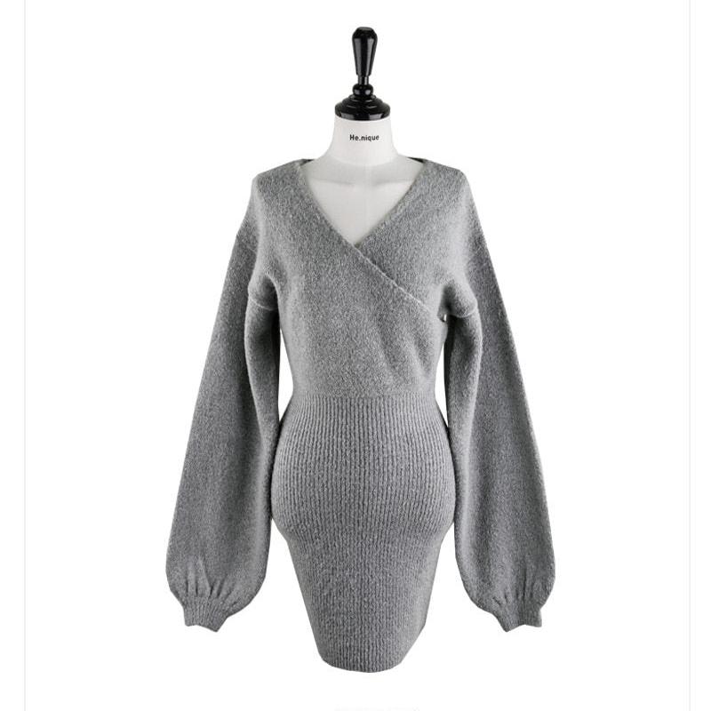 正面から撮影したグレーの2wayカシュクールニットワンピース(トルソー着用写真)