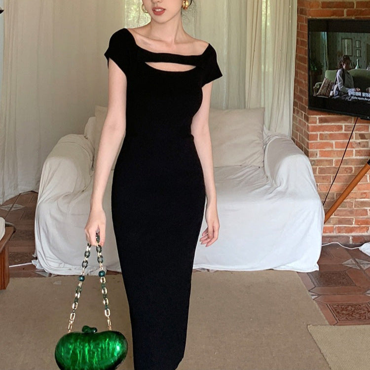 【男ウケ服】夏デート服:カットアウトデザイン付きニットタイトワンピース | 体のラインが出る・肌見せできるモテ服を探す大人女子におすすめ