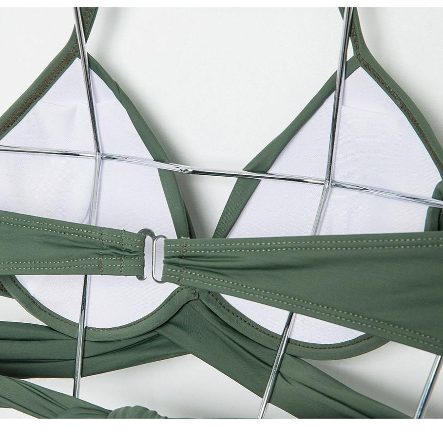 【男ウケ水着】ホルターネック谷間クロスデザイン×フルバックショーツ ビキニ | エロい格好・男モテ水着・セクシーな水着姿におすすめ