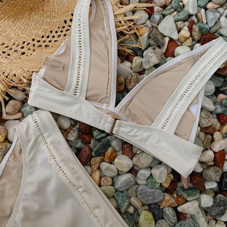 【男ウケ水着】深めVネック白シンプルビキニ | エロい格好・男モテ水着・セクシーな水着姿におすすめ