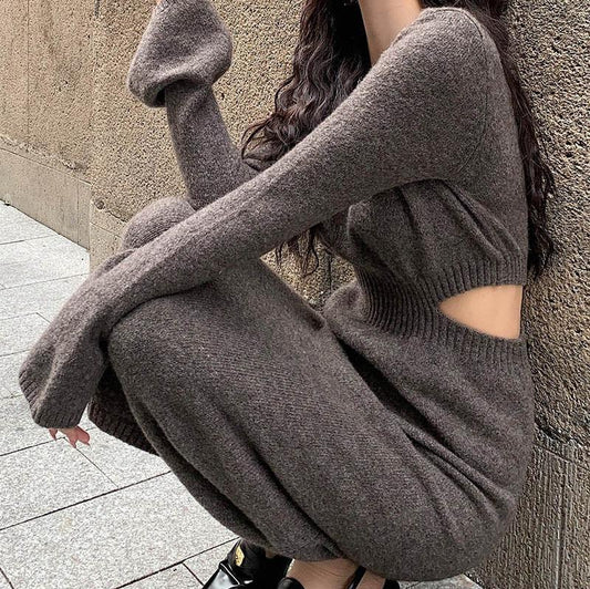 【男ウケ服】秋冬デート服:サイドカットアウトクルーネックタイトニットワンピース| 体のラインが出る・肌見せできるモテ服を探す大人女子におすすめ