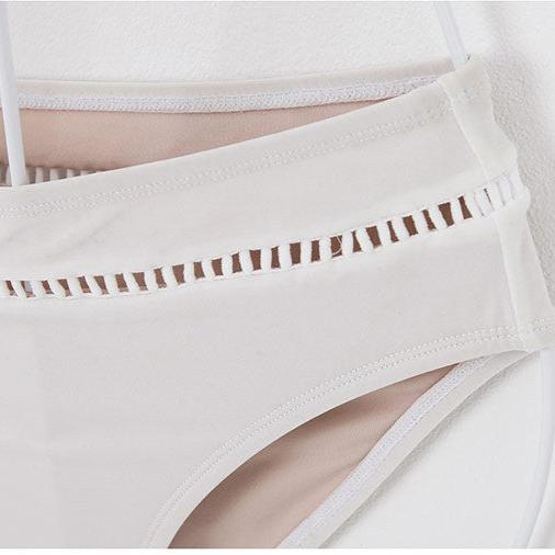 【男ウケ水着】深めVネック白シンプルビキニ | エロい格好・男モテ水着・セクシーな水着姿におすすめ