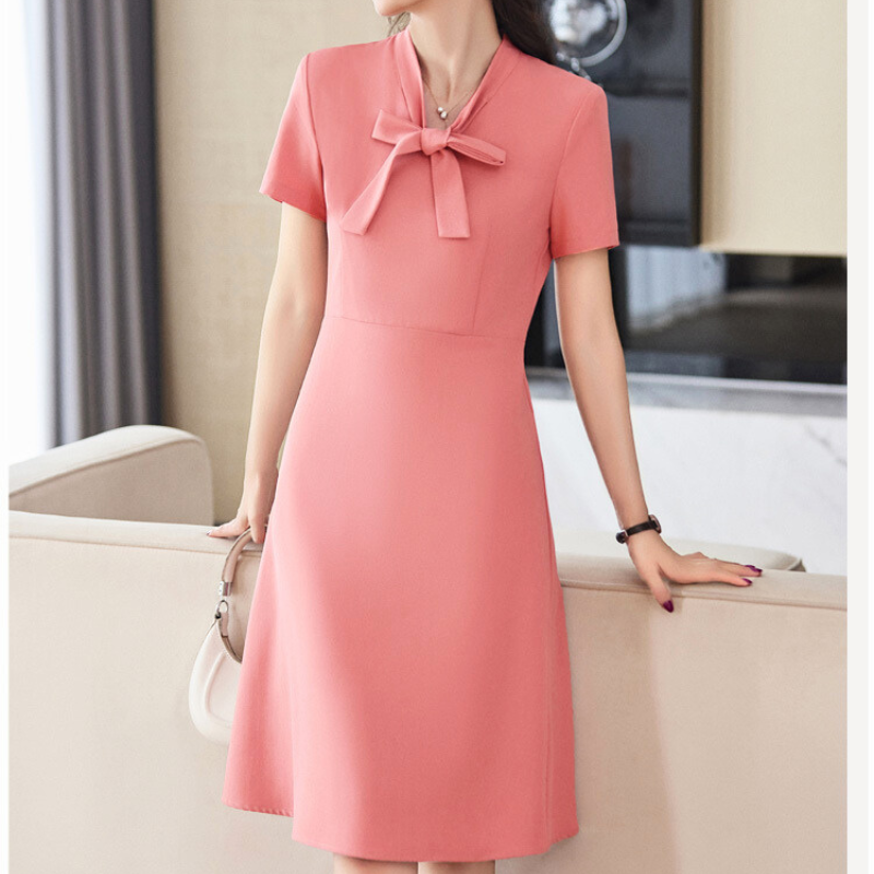 甘すぎない大人ピンクワンピース