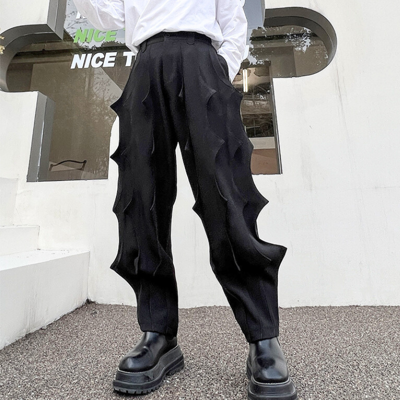 アバンギャルドプリーツパンツ(黒)を黒ブーツと合わせたコーデ