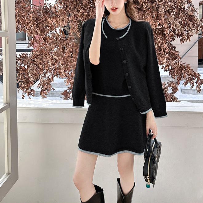 ブラックのニットセットアップ全身コーデ