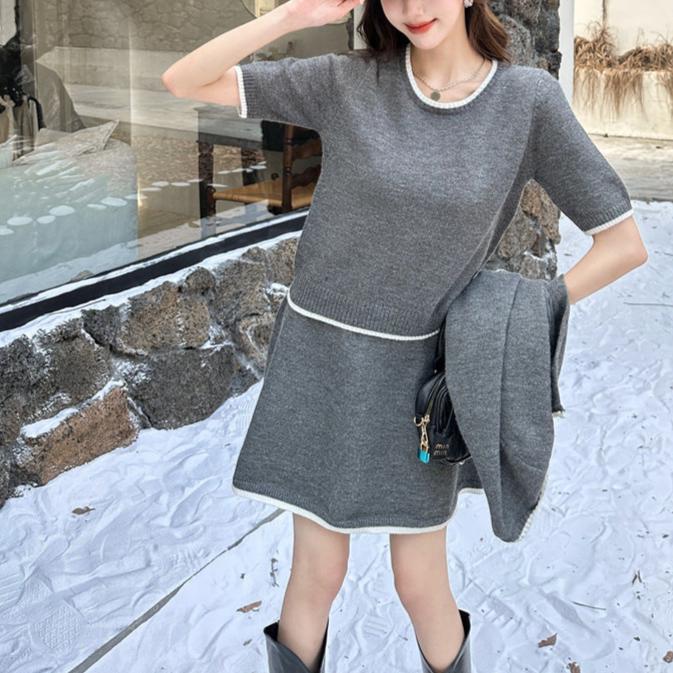 カーディガンなしのトップス&スカートコーデ(グレー)