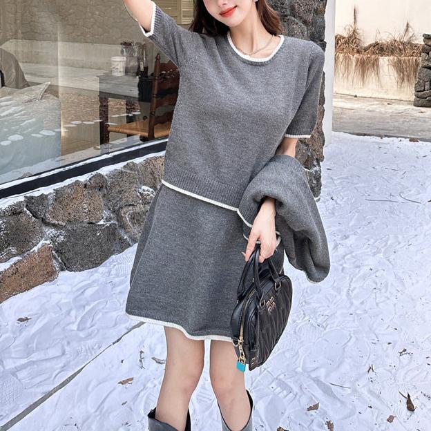 ニットセットアップの素材感が分かるクローズアップ