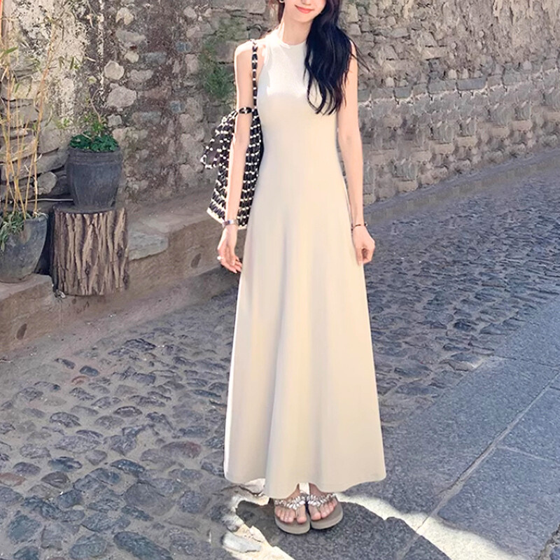 MIUMIUバッグと合わせたベージュワンピのデートスタイル