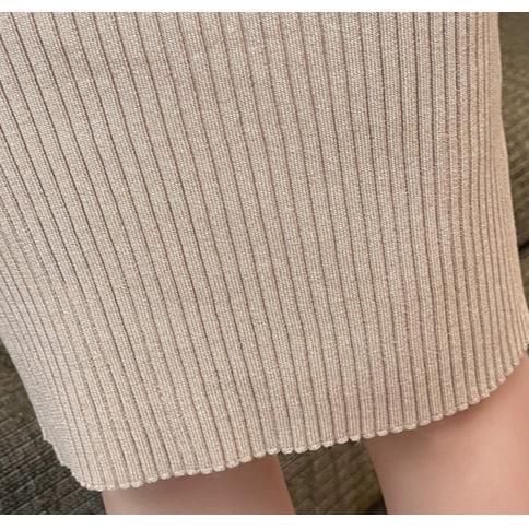 リブニット素材の生地感が分かるクローズアップ