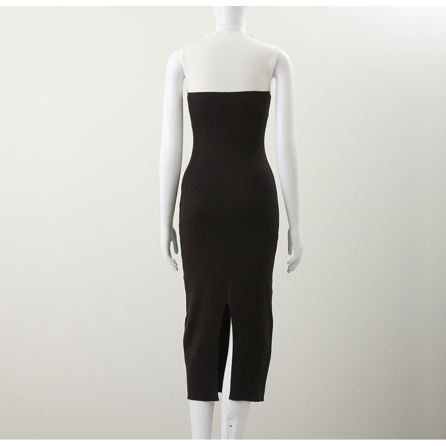 室内でパーティーシーンを想定したバイカラーハイネックタイトワンピース。華やかさと大人っぽさを両立