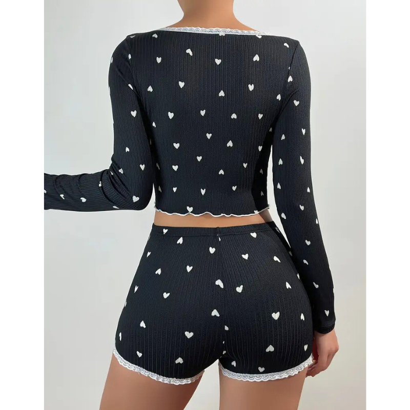 彼女に着て欲しい部屋着 黒ハート柄ルームウェア 背面スタイル