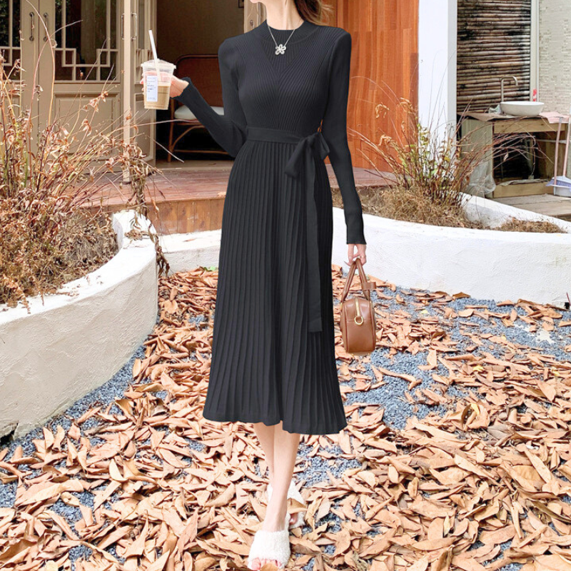 ナチュラルな雰囲気で男ウケするニットフレアワンピース(ブラック)