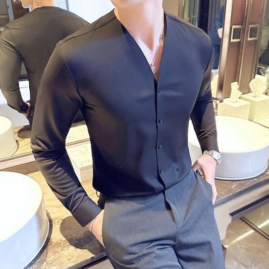 ブラックシャツをスラックスに合わせたシンプルコーデ