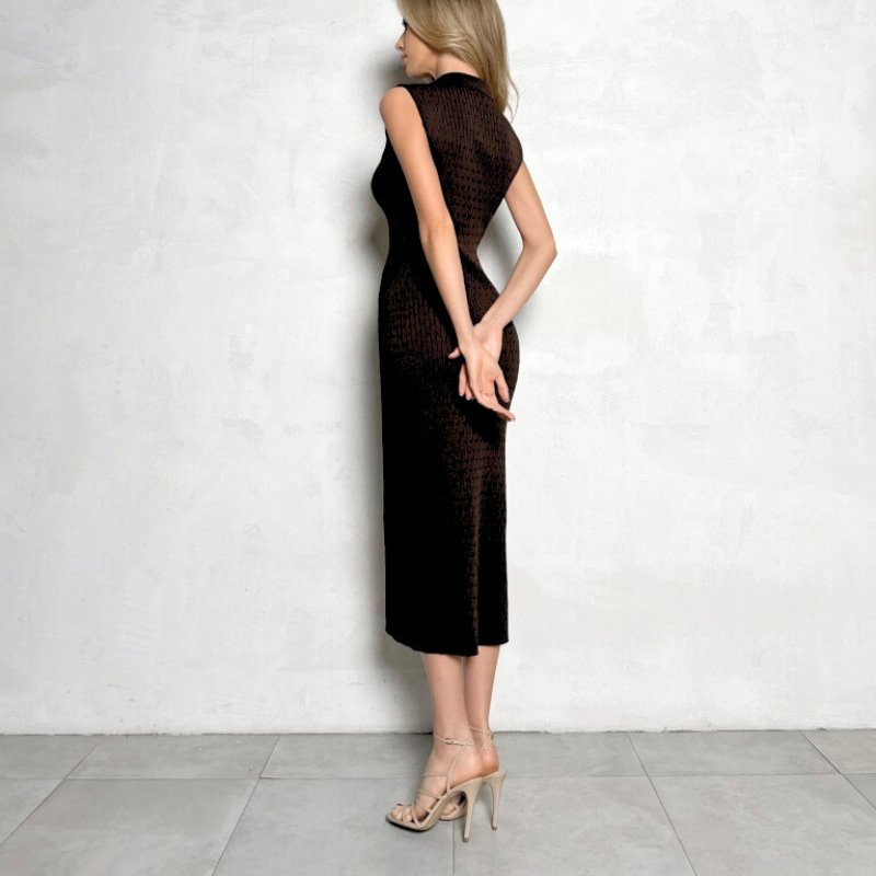 ブラックポロデザインのノースリーブサマーニットワンピース 大人カジュアルコーデ