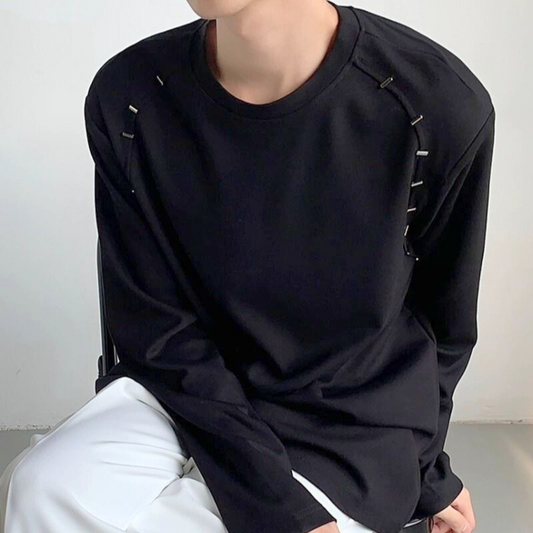 メンズ黒トップスでナチュラルに仕上げた休日カジュアル