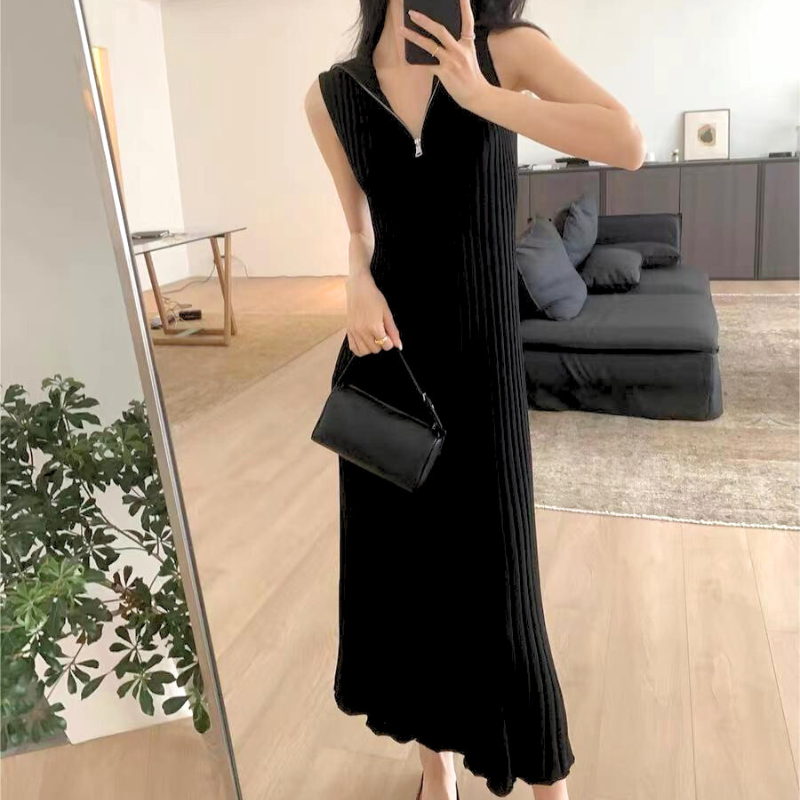 ジップ付きリブニットフレアワンピース ブラック 全身シックスタイル