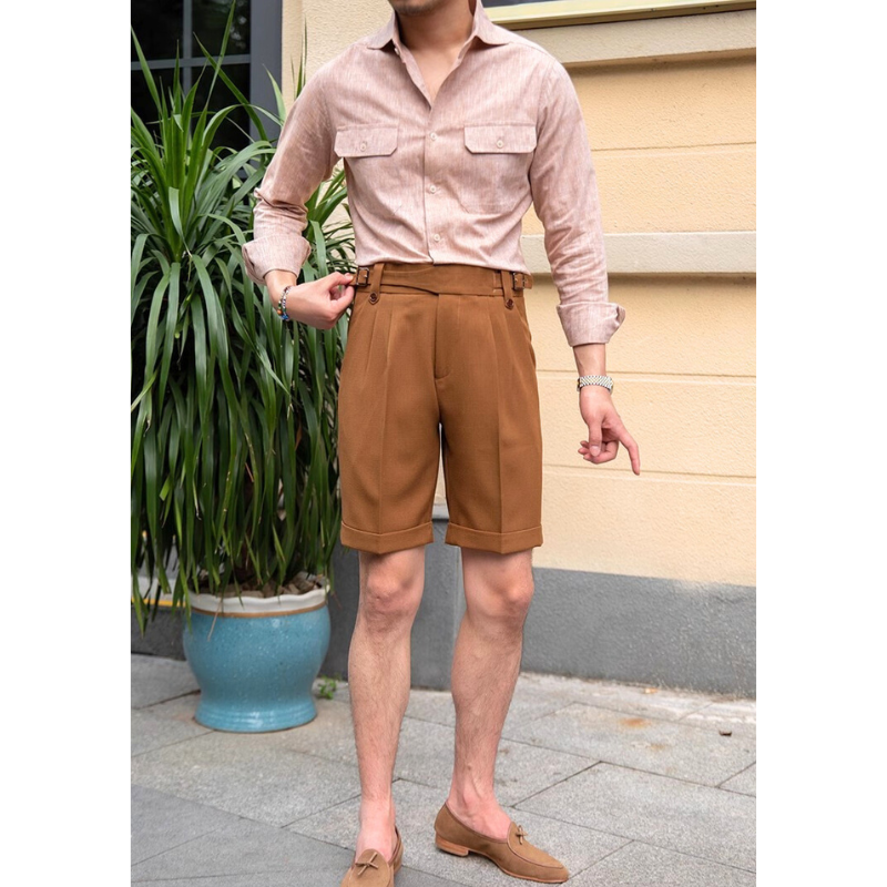 ブラウンショートパンツと足元コーディネート