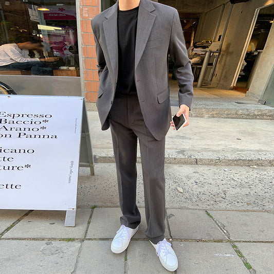 全身コーデ:チャコールセットアップ×ブラックTで都会的に