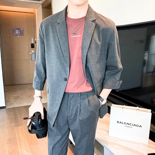 チャコールのセットアップを白Tと合わせた春夏コーデ(手持ち小物あり)