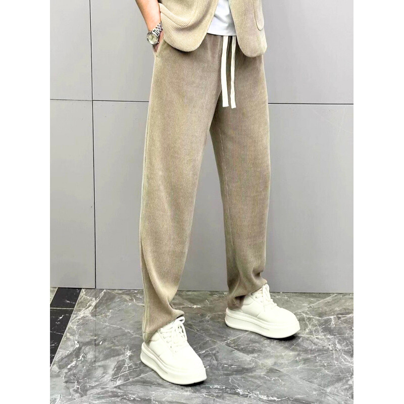 ベージュパンツのみの着用イメージ