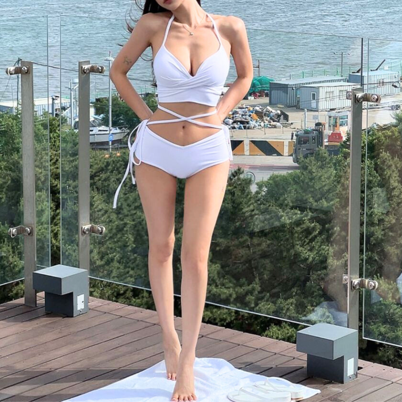 クロスリボンカシュクールビキニ ホワイト 正面立ち姿|清楚感 大人可愛い 夏コーデ