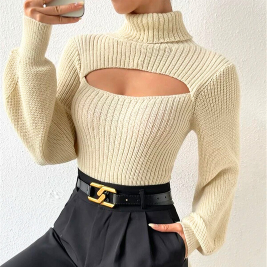 30代女性に人気のベージュカラーの胸元カットアウトニットトップス(ハイネック・ボリューム袖)