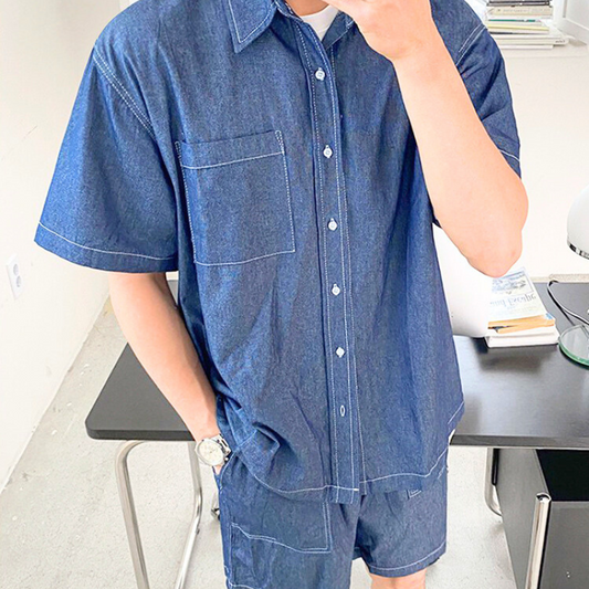 デニム調のシャツを正面からアップで写したコーディネート