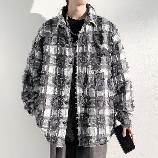 フリンジチェックシャツジャケット グレーカラーを前開きで着こなしたスタイル