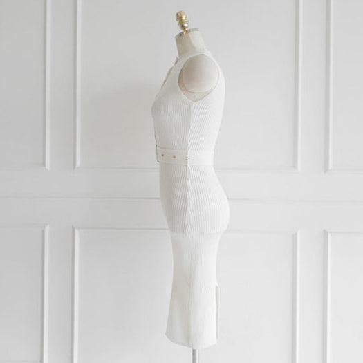 ホワイトのリブタイトワンピース(横)