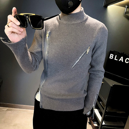 グレーのモックネックニットを着用した男性モデル 正面ポーズ