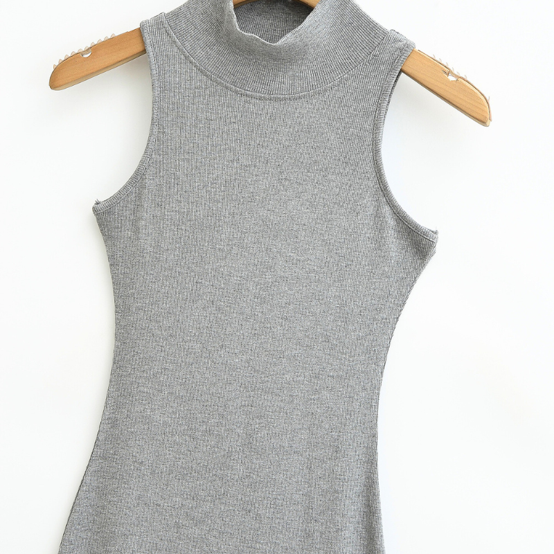 グレーのリブカットソーワンピース(ハイネック・ノースリーブ)のトップ拡大