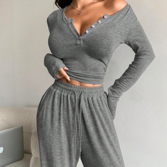 30代女性向け タイトリブクロップドトップス×ワイドパンツ 長袖グレーセットアップ|春秋冬のおうちデートに