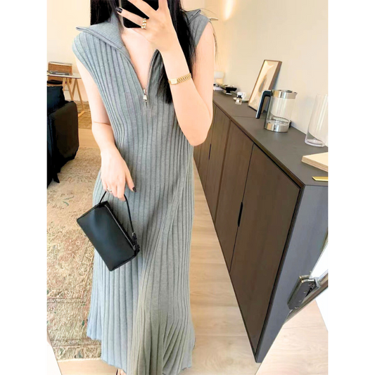 ジップ付きリブニットフレアワンピース グレー ジップ開けスタイル