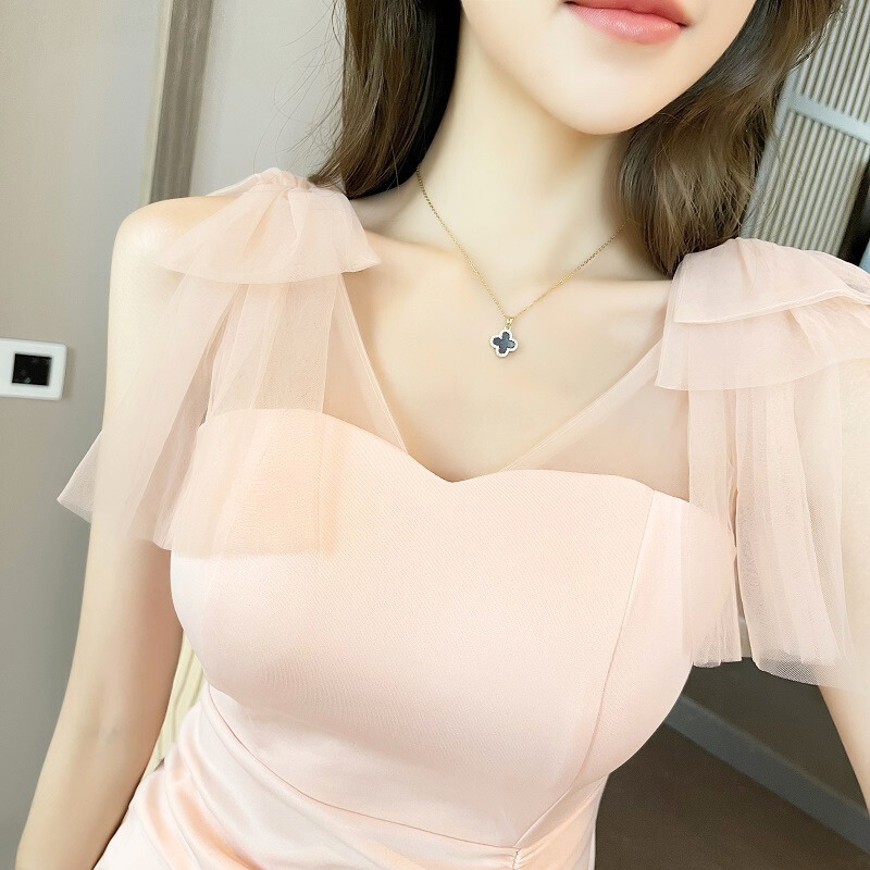 ボリューム控えめのチュール袖が好印象♡ハートカットのデザインで上半身に立体感