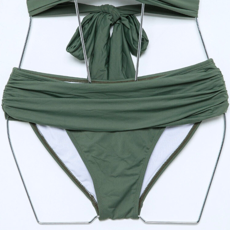 ハイウエストショーツのフロントデザイン