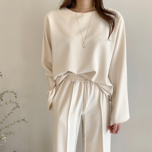 ウエストゴム&ドローコードでフィット感を調整可能。ストレスフリーなのに美ラインを実現