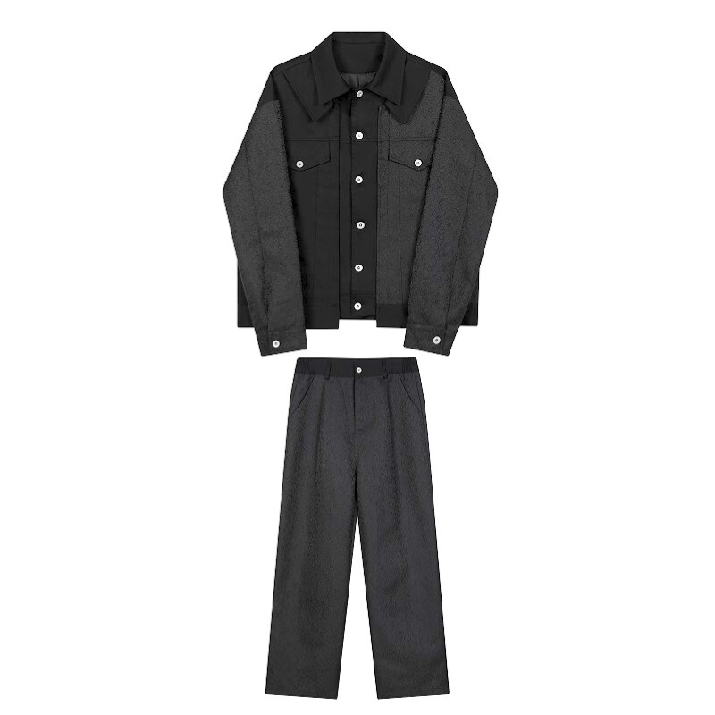 平置きで見せた黒のジャケットセットアップ上下