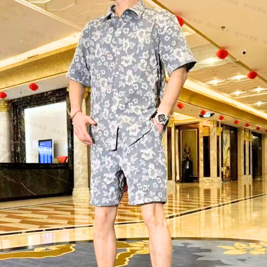 ジャカード素材の花柄セットアップを着用した男性モデル(正面)