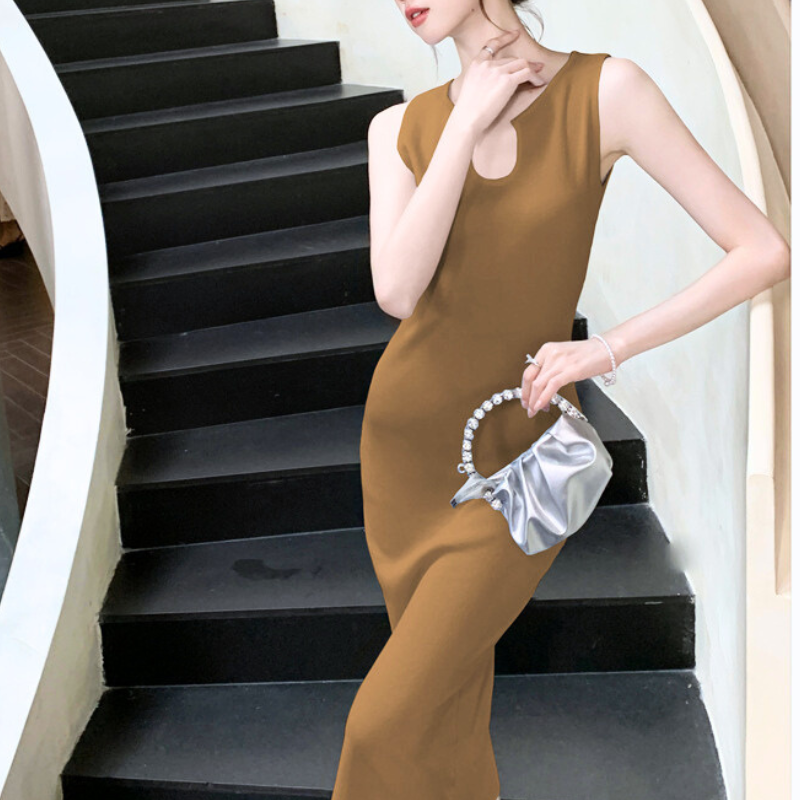 キャメルワンピース正面立ち姿