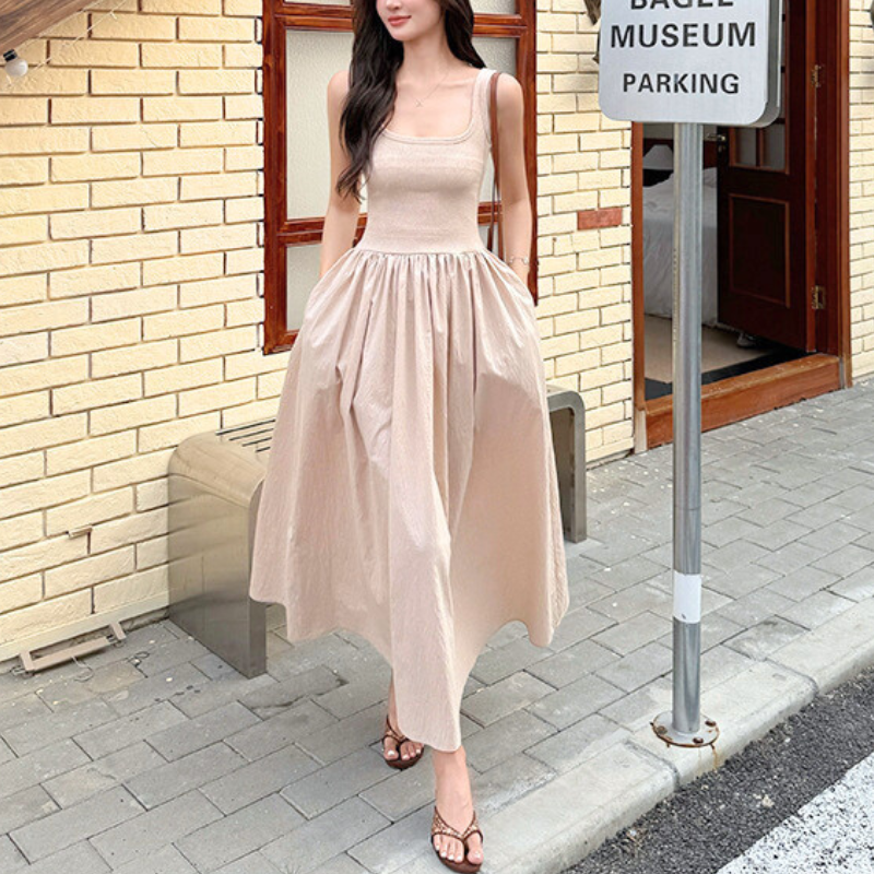 華奢見えするニットビスチェ×エアリースカートワンピース正面全身ショット