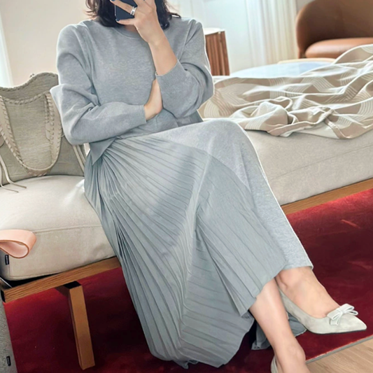 グレーニット×プリーツの異素材ワンピース|清楚で上品な印象の春秋冬コーデ