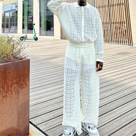 透け感のあるレース調シャツとワイドパンツのセットアップ(フロント全身)