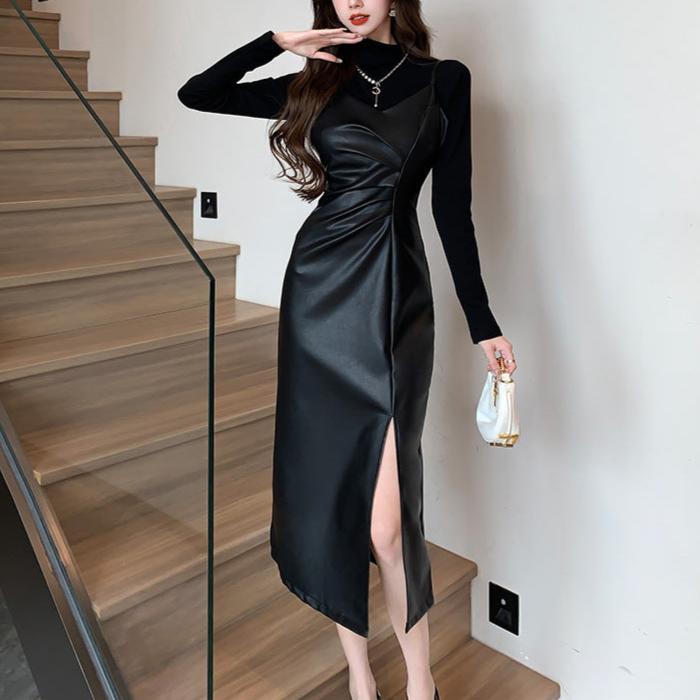 階段でポーズを取るフェイクレザーキャミワンピース&タートルネックセットアップの女性