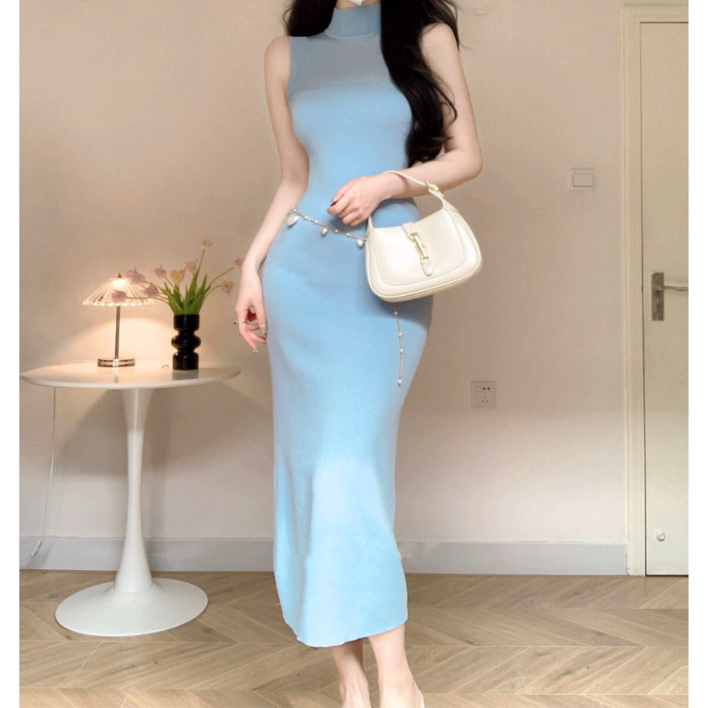 男ウケ間違いなしのライトブルーシースルーワンピース(正面全身)