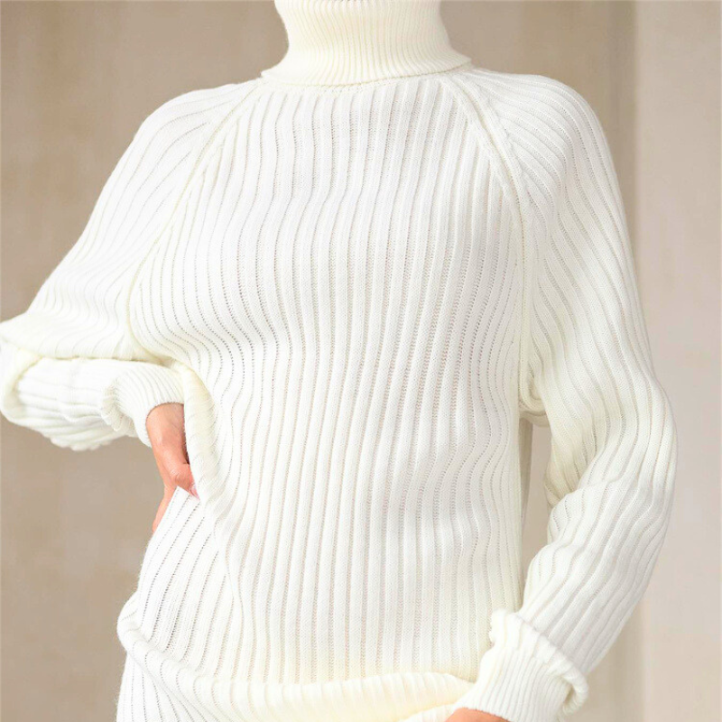 オーバーサイズ風のゆるニットで抜け感を演出