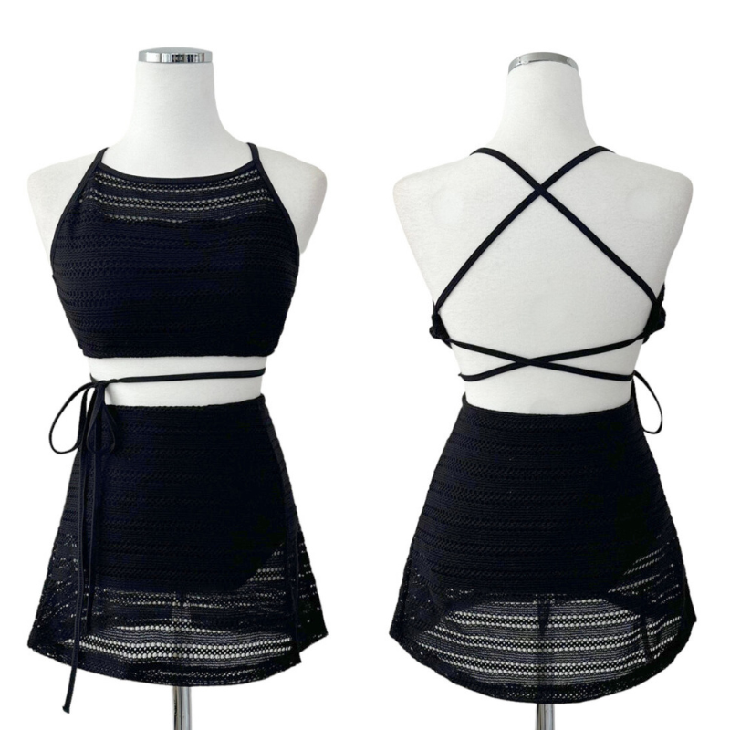 トルソー着用の黒透かしレースドッキングスカートビキニ