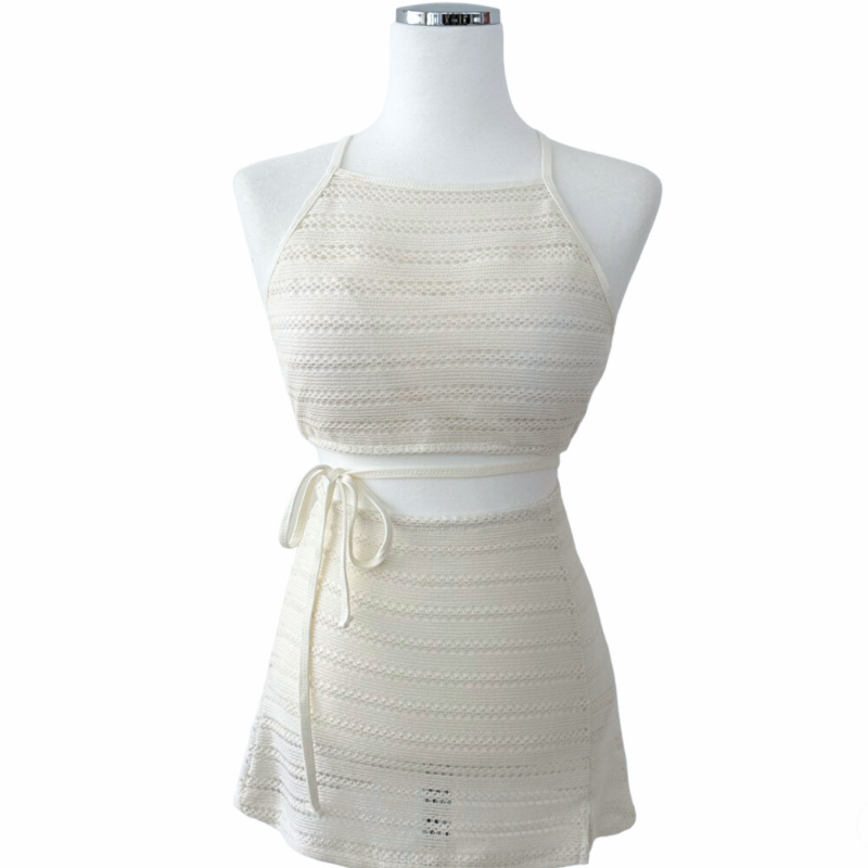 トルソー着用の白透かしレースドッキングスカートビキニ