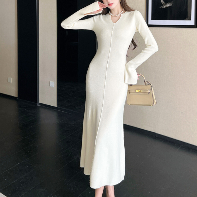 ベージュ・ブラウン・ホワイト・ブラックの4色展開リブニットワンピース